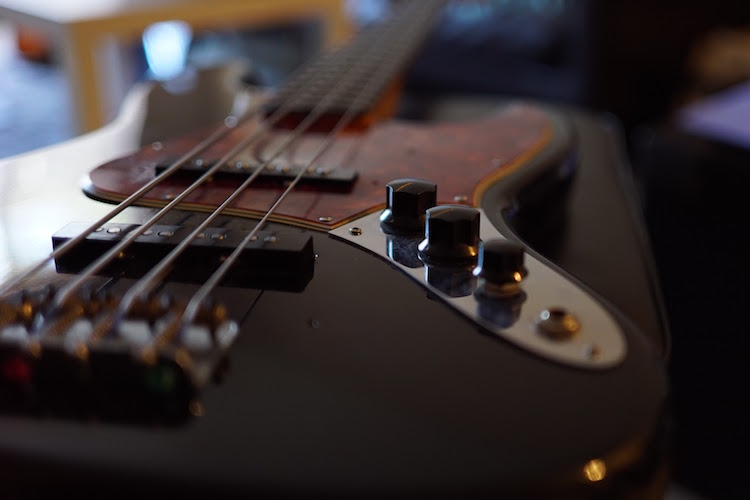 A Quick Guide to Introducing Bass Chords into Your Playing