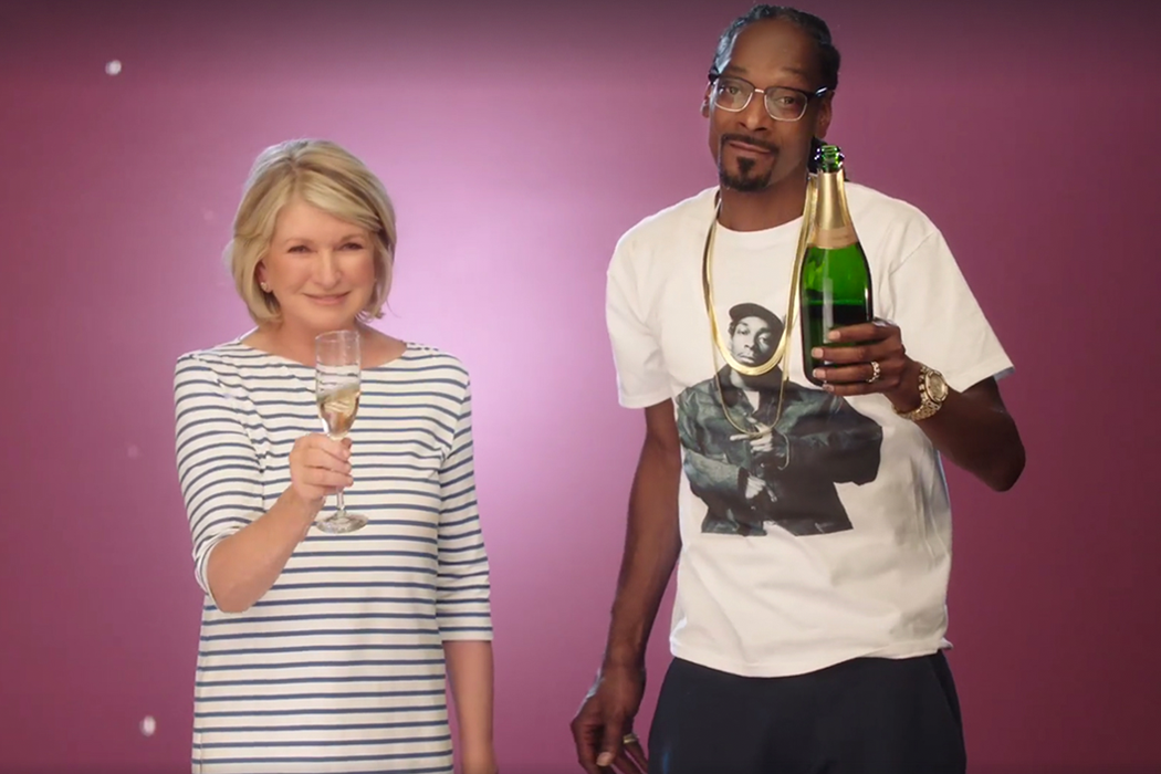 Martha and Snoop toasting the bubbly. 