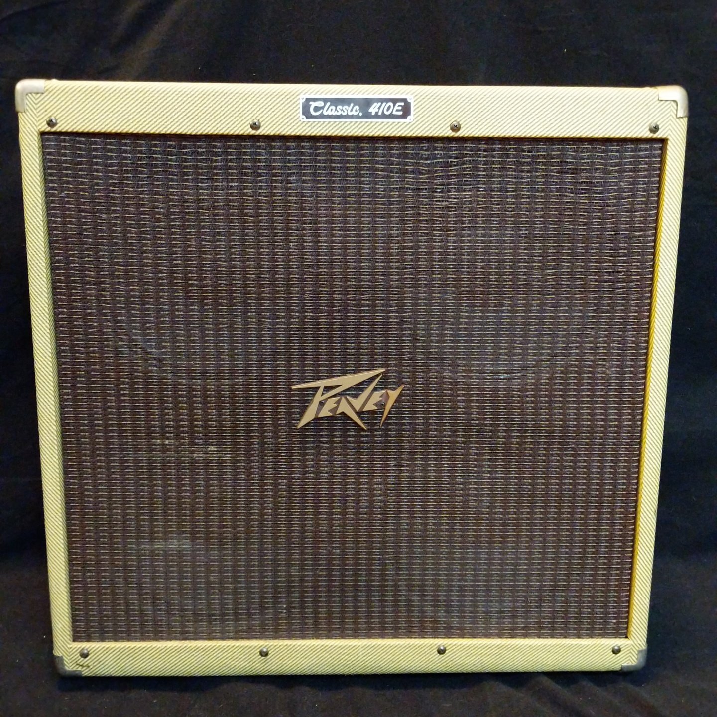 The Peavey Classic 410E 400-watt 4x10 guitar speaker cabinet.