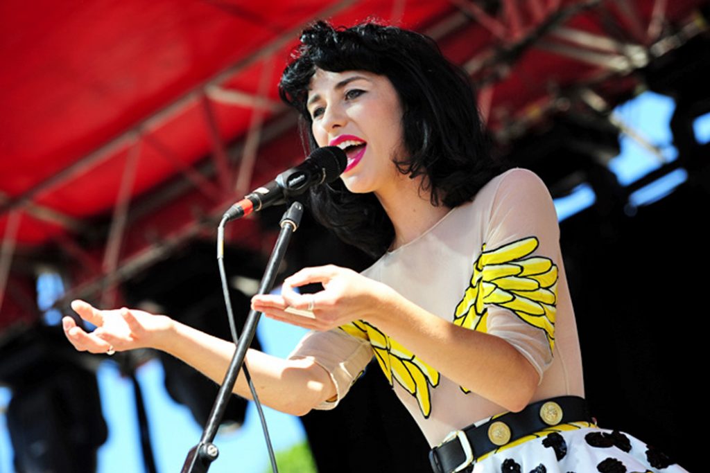 Kimbra performing on stage
