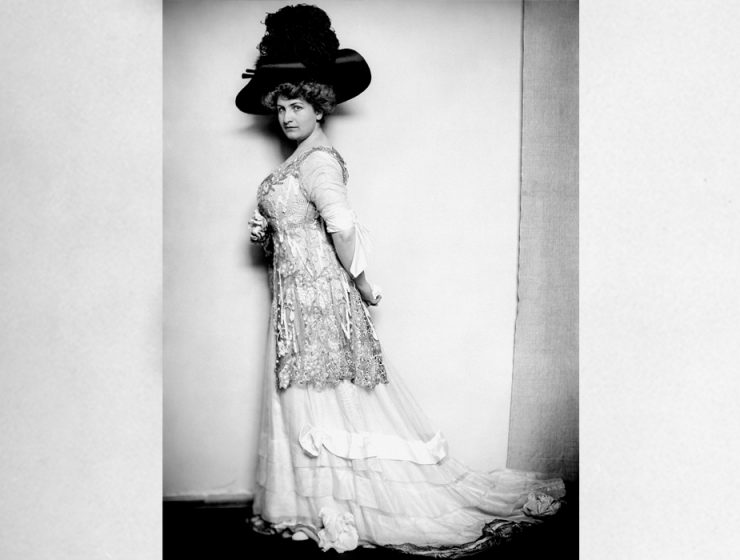 Alma Mahler c. 1908, from the Austrian National Library.