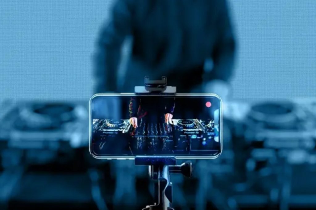 iphone filming DJ