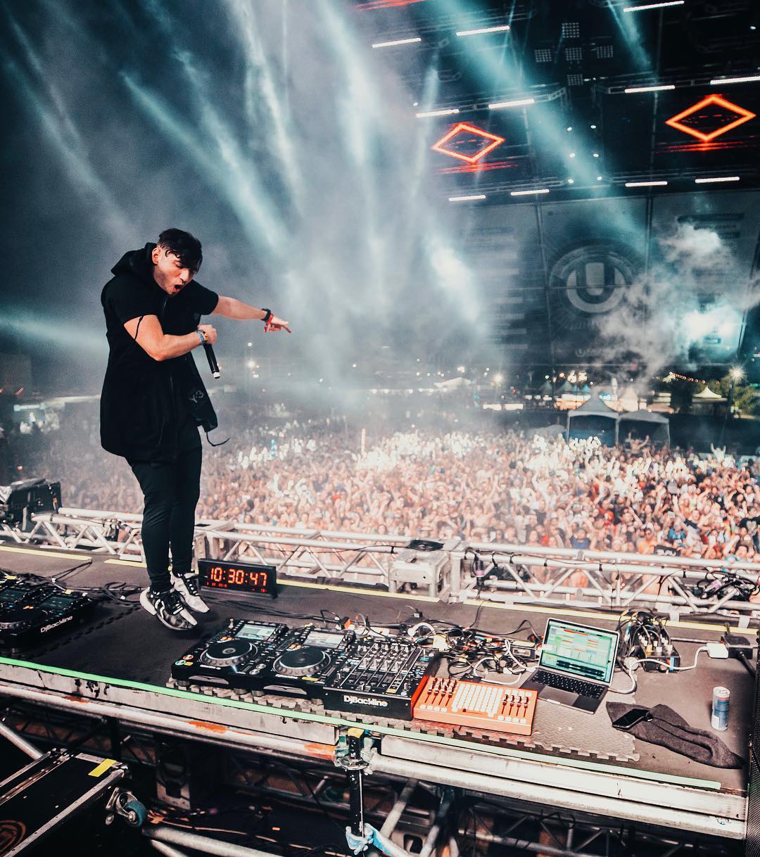 3LAU performing at Ultra Festival in Miami, 2019.